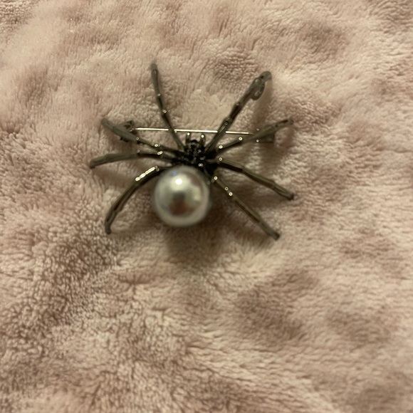 Silver Spider Brooch with Pearl Accent - Picture 1 of 1